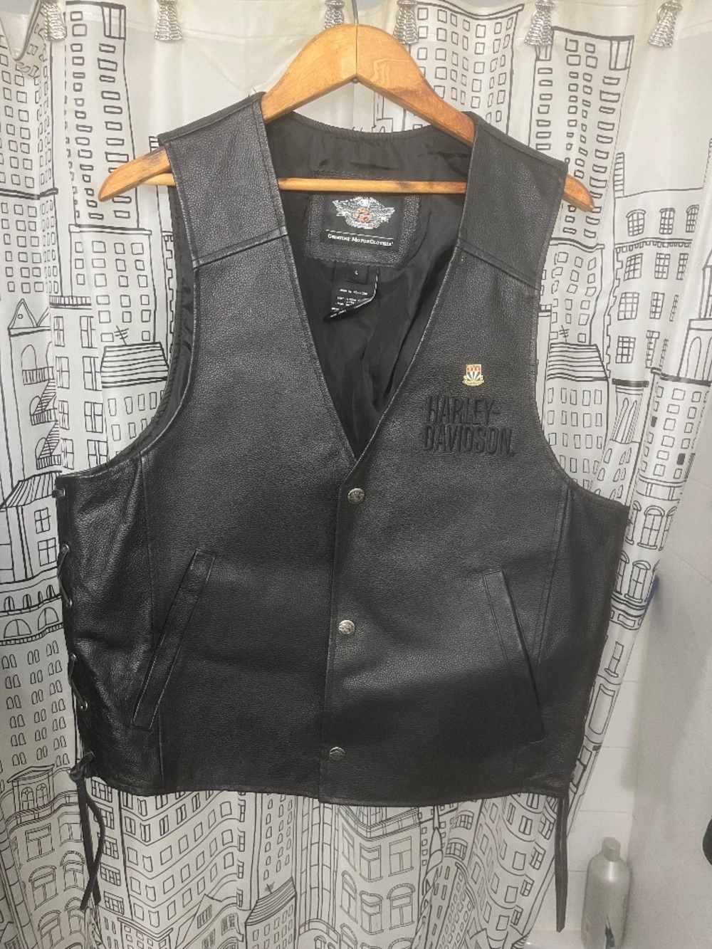 Men’s Harley Davidson black leather vest size large